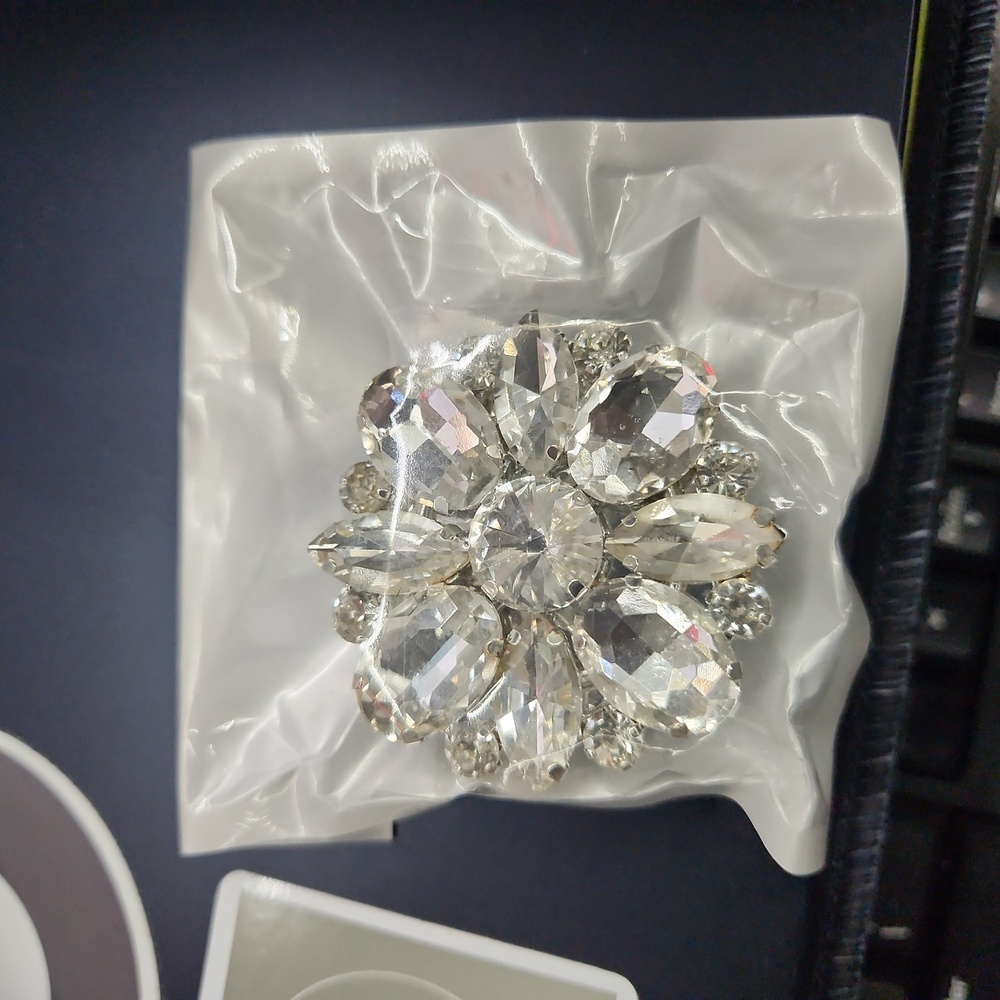 Pinwheel Bling Phone Accessory - Picture 2 of 3